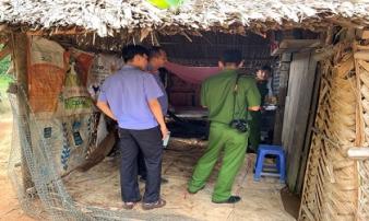 Bố lấy gậy đánh con tử vong do cầm dao đòi giết cả gia đình Bố lấy gậy đánh con tử vong do cầm dao đòi giết cả gia đình