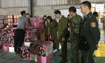 Phát lộ cơ sở chứa hơn 1 tấn bánh kẹo nhập lậu chuẩn bị tuồn ra thị trường phục vụ tết Nguyên đán Phát lộ cơ sở chứa hơn 1 tấn bánh kẹo nhập lậu chuẩn bị tuồn ra thị trường phục vụ tết Nguyên đán