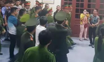 Đánh bác sĩ, giang hồ cộm cán Bắc 'lợn' lĩnh 4 năm tù Đánh bác sĩ, giang hồ cộm cán Bắc 'lợn' lĩnh 4 năm tù