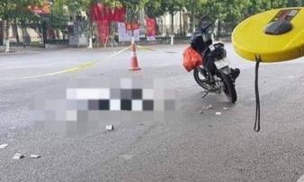 Cô gái bị xe khách cán tử vong sáng 30 Tết Cô gái bị xe khách cán tử vong sáng 30 Tết