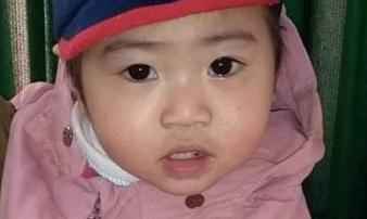 Bé gái hơn 1 tuổi bị bỏ rơi lúc rạng sáng ở sân nhà dân kèm lá thư ký tên ‘người mẹ không tốt’ Bé gái hơn 1 tuổi bị bỏ rơi lúc rạng sáng ở sân nhà dân kèm lá thư ký tên ‘người mẹ không tốt’