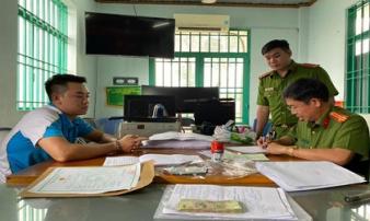 Bắt chủ cửa hàng áo cưới làm giả hàng trăm giấy tờ khám sức khỏe Bắt chủ cửa hàng áo cưới làm giả hàng trăm giấy tờ khám sức khỏe