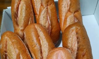 Bánh mì làm từ thanh long: độc đáo thơm ngon lại giúp giải cứu cho nông dân Việt Bánh mì làm từ thanh long: độc đáo thơm ngon lại giúp giải cứu cho nông dân Việt
