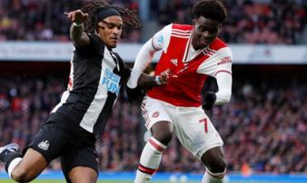 Hạ Newcastle, Arsenal chỉ còn cách MU 1 điểm Hạ Newcastle, Arsenal chỉ còn cách MU 1 điểm