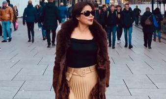 Mỹ Lệ: Nữ đại gia của showbiz, sẵn sàng cho bạn vay 200 tỷ chỉ qua một cuộc gọi điện thoại Mỹ Lệ: Nữ đại gia của showbiz, sẵn sàng cho bạn vay 200 tỷ chỉ qua một cuộc gọi điện thoại