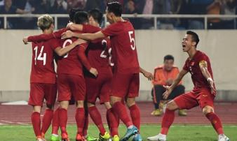 Tuyển Việt Nam tiếp tục dẫn đầu khu vực trên bảng xếp hạng FIFA Tuyển Việt Nam tiếp tục dẫn đầu khu vực trên bảng xếp hạng FIFA