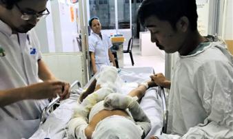 Vụ cháu bé bị dì tưới xăng đốt: Thời gian điều trị phải tính bằng năm Vụ cháu bé bị dì tưới xăng đốt: Thời gian điều trị phải tính bằng năm