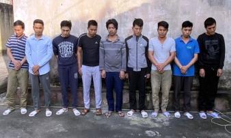 Thanh Hóa: Bắt quả tang 9 đối tượng đánh bạc, thu trên chiếu hơn 30 triệu đồng Thanh Hóa: Bắt quả tang 9 đối tượng đánh bạc, thu trên chiếu hơn 30 triệu đồng