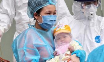 Mẹ của bé 3 tháng tuổi nhiễm Covid-19: Mong con gái sau này làm bác sĩ Mẹ của bé 3 tháng tuổi nhiễm Covid-19: Mong con gái sau này làm bác sĩ
