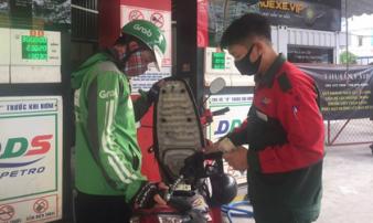 Vì sao giá xăng không giảm xuống mức 5.000 đồng/lít? Vì sao giá xăng không giảm xuống mức 5.000 đồng/lít?