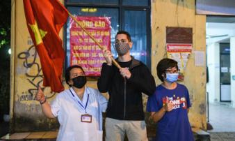 Giây phút 'vui hơn Tết' của người dân phố Trúc Bạch Giây phút 'vui hơn Tết' của người dân phố Trúc Bạch