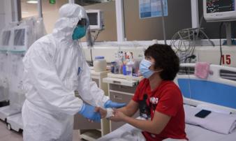 Chủ tịch Hà Nội: 'Nguy cơ kép ở Bệnh viện Bạch Mai' Chủ tịch Hà Nội: 'Nguy cơ kép ở Bệnh viện Bạch Mai'