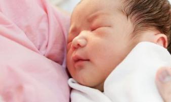 Trẻ sơ sinh chào đời thành công 'kỵ nhất' 4 kiểu người 'đón tay' Trẻ sơ sinh chào đời thành công 'kỵ nhất' 4 kiểu người 'đón tay'