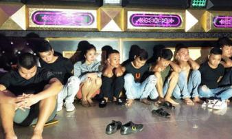 10 thanh niên nam, nữ tổ chức 'đại tiệc' sinh nhật bằng ma túy trong quán karaoke 10 thanh niên nam, nữ tổ chức 'đại tiệc' sinh nhật bằng ma túy trong quán karaoke