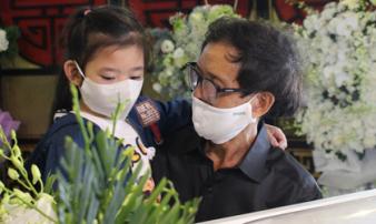 NSƯT Trịnh Kim Chi kể về hành động lạ của con gái Mai Phương trong đêm mẹ qua đời NSƯT Trịnh Kim Chi kể về hành động lạ của con gái Mai Phương trong đêm mẹ qua đời