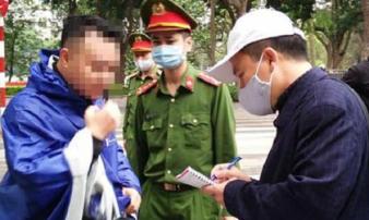Hà Nội: Ra đường không đeo khẩu trang, 4 người bị phạt Hà Nội: Ra đường không đeo khẩu trang, 4 người bị phạt
