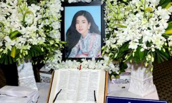 Phùng Ngọc Huy suy sụp không ăn uống nổi, vào chùa mỗi ngày từ khi Mai Phương qua đời Phùng Ngọc Huy suy sụp không ăn uống nổi, vào chùa mỗi ngày từ khi Mai Phương qua đời