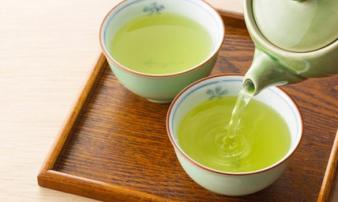 Uống một cốc nước trà xanh, cơ thể nhận về vô số lợi ích quý giá Uống một cốc nước trà xanh, cơ thể nhận về vô số lợi ích quý giá