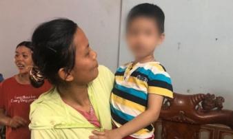 Éo le hoàn cảnh bố mẹ bé trai bị bỏ lại tòa Éo le hoàn cảnh bố mẹ bé trai bị bỏ lại tòa