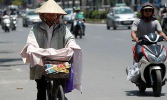 Nắng nóng gay gắt ở Hà Nội và các tỉnh Bắc, Trung Bộ kéo dài đến bao giờ? Nắng nóng gay gắt ở Hà Nội và các tỉnh Bắc, Trung Bộ kéo dài đến bao giờ?
