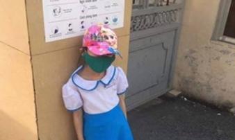 Đi học sớm, trẻ lớp 1 bị phạt đứng ngoài cổng trường giữa trời nắng Đi học sớm, trẻ lớp 1 bị phạt đứng ngoài cổng trường giữa trời nắng