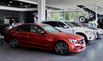 Khách dừng mua xe, chờ giảm 50% phí trước bạ ôtô lắp ráp Khách dừng mua xe, chờ giảm 50% phí trước bạ ôtô lắp ráp