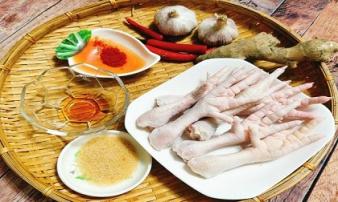 Cách luộc chân gà vàng ươm, giòn sần sật mà không sợ nứt Cách luộc chân gà vàng ươm, giòn sần sật mà không sợ nứt