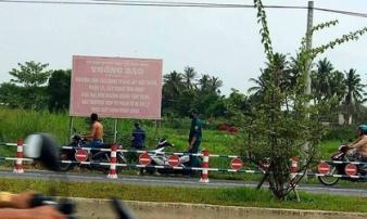 Người đàn ông tử vong trong tư thế treo cổ bên đường Người đàn ông tử vong trong tư thế treo cổ bên đường