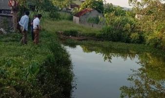 Hai chị em ruột đuối nước thương tâm ngay tại ao của nhà ông nội Hai chị em ruột đuối nước thương tâm ngay tại ao của nhà ông nội