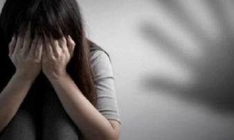 Vụ cởi quần áo bé gái để... đo điện tim: Bắt giam nam điều dưỡng Vụ cởi quần áo bé gái để... đo điện tim: Bắt giam nam điều dưỡng