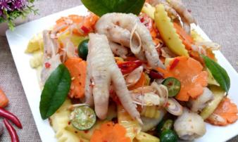 Món chân gà nộm tỏi ớt thơm ngon đậm đà chua chua ngọt ngọt, ai cũng khen nức nở Món chân gà nộm tỏi ớt thơm ngon đậm đà chua chua ngọt ngọt, ai cũng khen nức nở