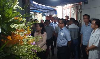 Người dân xót thương tiễn đưa bé trai bị cây đè tử vong trong sân trường Người dân xót thương tiễn đưa bé trai bị cây đè tử vong trong sân trường