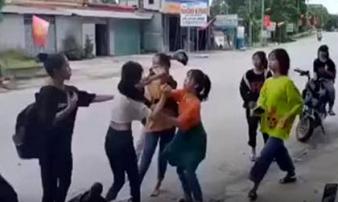 Điều tra vụ nữ sinh lớp 11 ở Hà Tĩnh bị nhóm bạn đánh hội đồng Điều tra vụ nữ sinh lớp 11 ở Hà Tĩnh bị nhóm bạn đánh hội đồng