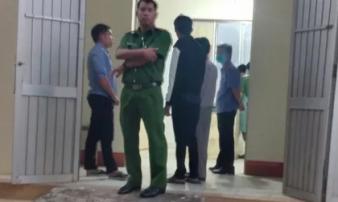 Điều tra vụ người đàn ông chết ở sân tòa, nghi tự tử sau khi bị tuyên án Điều tra vụ người đàn ông chết ở sân tòa, nghi tự tử sau khi bị tuyên án