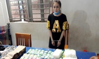 Bắt cô gái mang thuê 3 kg ma túy từ Campuchia vào Việt Nam Bắt cô gái mang thuê 3 kg ma túy từ Campuchia vào Việt Nam