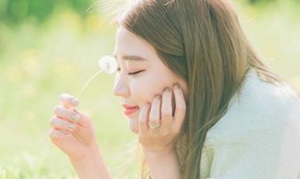 Cuộc sống này khó khăn phải tự biết mình đứng dậy, chứ yếu đuối, khóc lóc cho ai xem? Cuộc sống này khó khăn phải tự biết mình đứng dậy, chứ yếu đuối, khóc lóc cho ai xem?