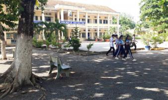 Chuyển vụ thầy giáo cấp 2 ở Tây Ninh bị tố dâm ô 4 nam sinh sang cơ quan công an điều tra Chuyển vụ thầy giáo cấp 2 ở Tây Ninh bị tố dâm ô 4 nam sinh sang cơ quan công an điều tra