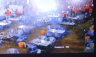 Cả trăm giang hồ mang hung khí gây náo loạn quán nhậu ở TP.HCM Cả trăm giang hồ mang hung khí gây náo loạn quán nhậu ở TP.HCM