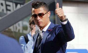 Ronaldo lập kỷ lục khi cán mốc một tỷ USD thu nhập Ronaldo lập kỷ lục khi cán mốc một tỷ USD thu nhập
