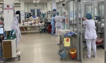 TP.HCM: Hàng chục côn đồ lao vào bệnh viện 'truy sát' nhau ngay trước mặt bác sĩ TP.HCM: Hàng chục côn đồ lao vào bệnh viện 'truy sát' nhau ngay trước mặt bác sĩ