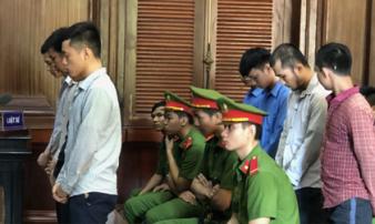 Người đàn ông đâm chết bé trai vì bênh cha, thoát án tử Người đàn ông đâm chết bé trai vì bênh cha, thoát án tử