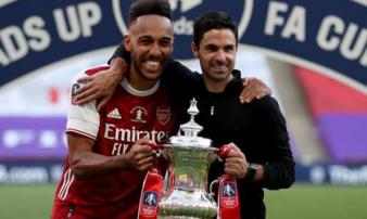 Aubameyang giành giải thưởng 'Cầu thủ Arsenal xuất sắc nhất mùa' Aubameyang giành giải thưởng 'Cầu thủ Arsenal xuất sắc nhất mùa'
