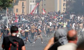 Biểu tình sau vụ nổ Beirut: Cảnh sát thiệt mạng, hàng trăm người bị thương Biểu tình sau vụ nổ Beirut: Cảnh sát thiệt mạng, hàng trăm người bị thương