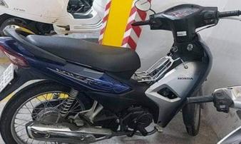 Công an quận 3 bắt 3 kẻ làm liều với 1 phụ nữ giữa đường Công an quận 3 bắt 3 kẻ làm liều với 1 phụ nữ giữa đường