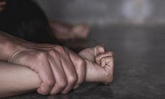 Truy tố người đàn ông 'thân mật' với bé gái 14 tuổi Truy tố người đàn ông 'thân mật' với bé gái 14 tuổi