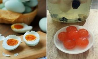 Làm trứng muối tại nhà cứ làm theo cách này, đảm bảo thơm ngon mà không sợ mùi tanh Làm trứng muối tại nhà cứ làm theo cách này, đảm bảo thơm ngon mà không sợ mùi tanh