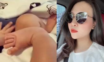 Đăng ảnh con gái đáng yêu, Đàm Thu Trang tiện khoe cận cảnh nhan sắc xinh đẹp chỉ sau 1 tháng sinh con Đăng ảnh con gái đáng yêu, Đàm Thu Trang tiện khoe cận cảnh nhan sắc xinh đẹp chỉ sau 1 tháng sinh con