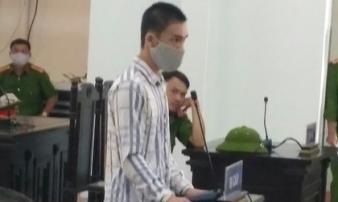 Kẻ phê ma túy hạ sát dã man mẹ và em trai vì tưởng... là ma Kẻ phê ma túy hạ sát dã man mẹ và em trai vì tưởng... là ma