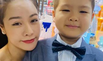 Xót xa cho Nhật Kim Anh phải thuê khách sạn chờ được gặp con và liên tục bị chồng cũ giám sát Xót xa cho Nhật Kim Anh phải thuê khách sạn chờ được gặp con và liên tục bị chồng cũ giám sát
