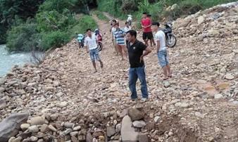 Vợ trượt chân ngã xuống sông, chồng nhảy xuống cứu nhưng bất thành khiến cả 2 tử vong thương tâm Vợ trượt chân ngã xuống sông, chồng nhảy xuống cứu nhưng bất thành khiến cả 2 tử vong thương tâm